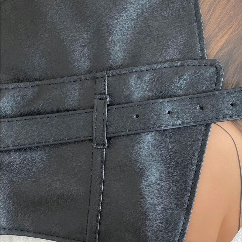 Gothic Minimalist Belt - Picture 4 of 6